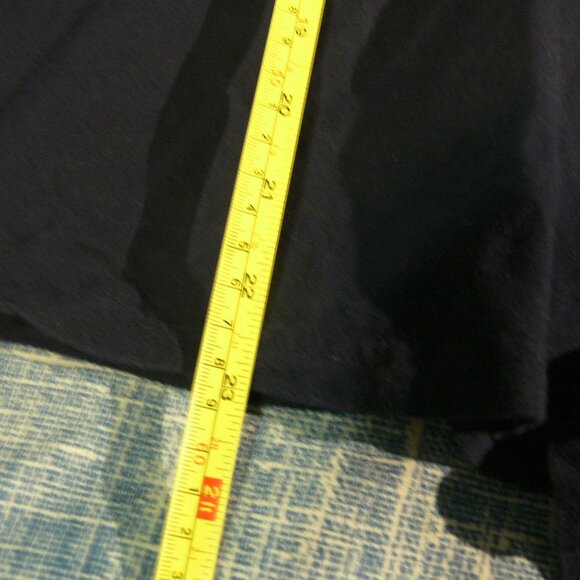 GUESS BRAND LONG SLEEVE T-SHIRT MEDIUM. - Picture 2 of 3